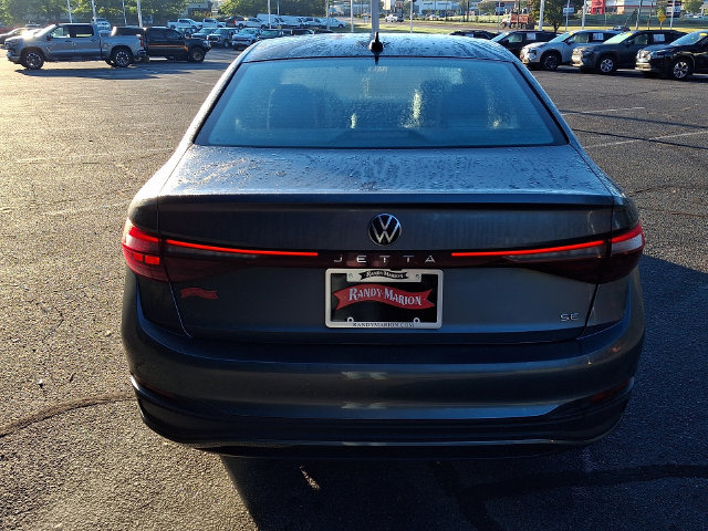 Used 2025 Volkswagen Jetta SE FWD image 5