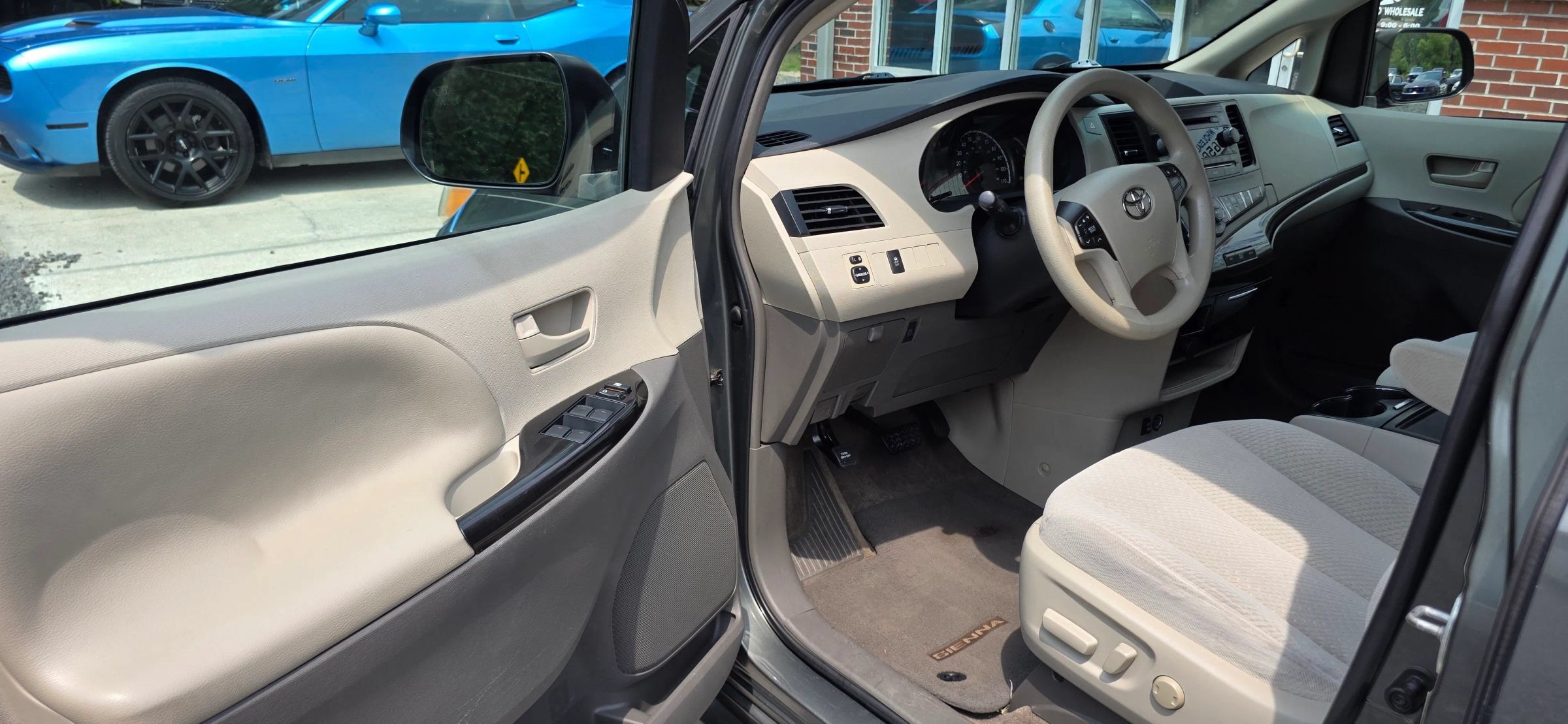 Used 2013 Toyota Sienna LE FWD image 10