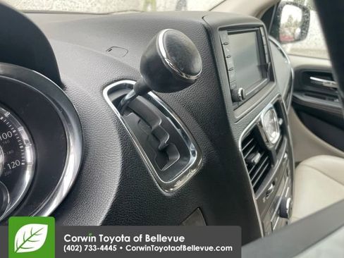 Used 2012 Chrysler Town & Country Touring w/ Entertainment Group #1 FWD image 20