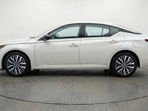 Used 2025 Nissan Altima 2.5 SV image 5