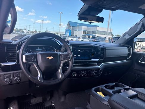 Used 2022 Chevrolet Silverado 1500 LT AWD/4WD image 22