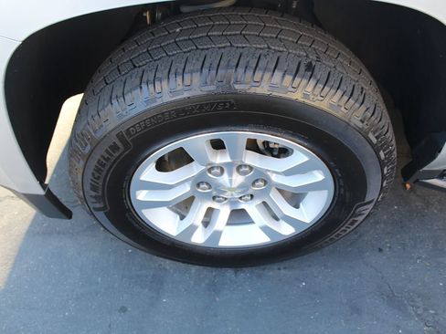 Used 2018 Chevrolet Suburban LS RWD image 11