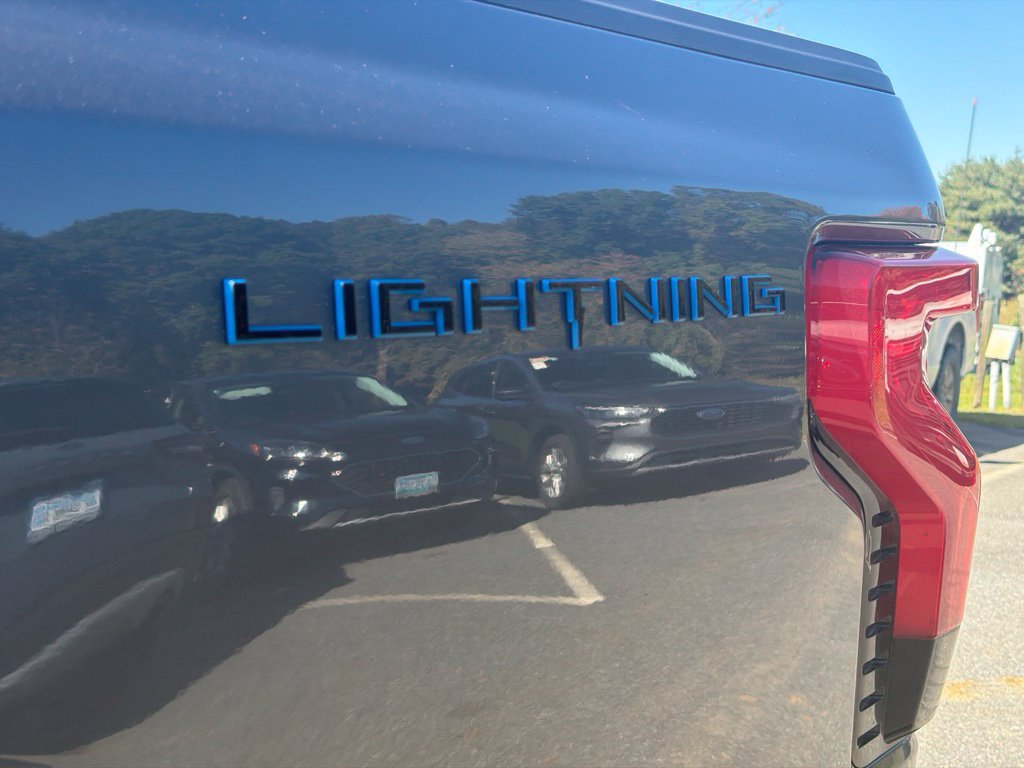 Used 2024 Ford F150 Lightning Flash AWD/4WD image 7