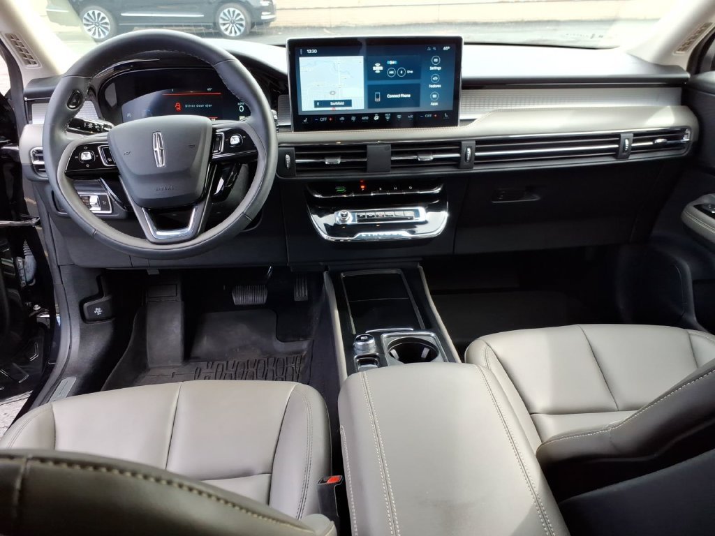 Certified 2023 Lincoln Corsair AWD image 12