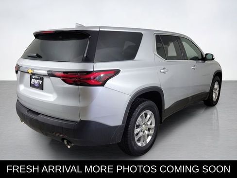 Used 2022 Chevrolet Traverse LS FWD image 3
