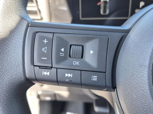 Certified 2025 Nissan Kicks SV AWD/4WD image 29
