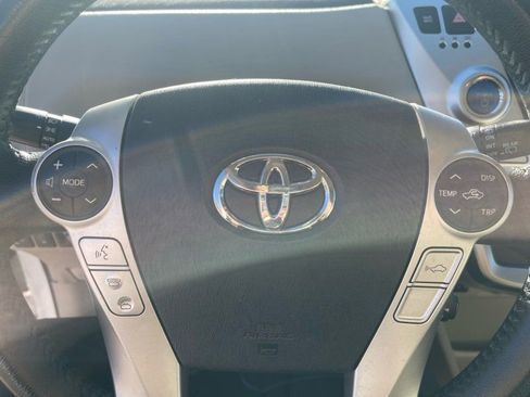 Used 2014 Toyota Prius V Five image 17