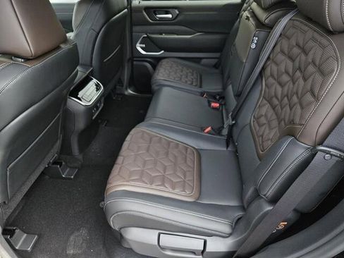 New 2025 Nissan Armada Platinum image 17