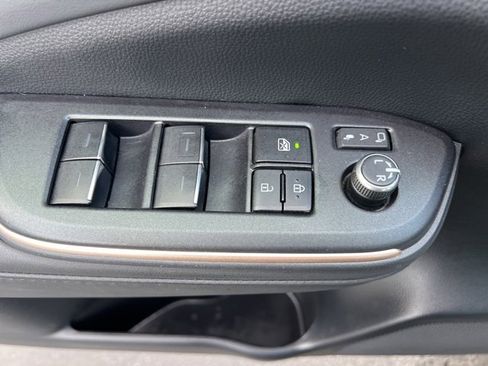 Used 2023 Toyota Crown XLE image 16