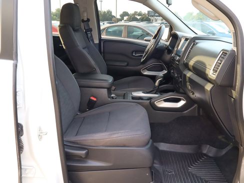 Used 2022 Nissan Frontier SV image 26