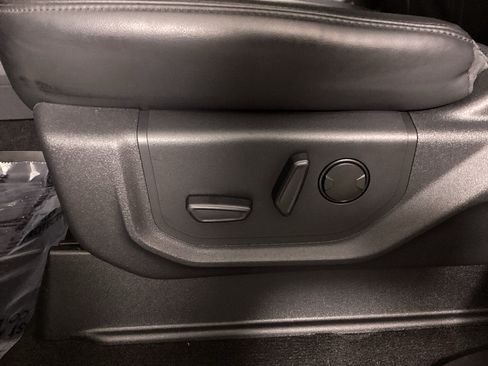 Used 2024 Ford Expedition XLT AWD/4WD image 21