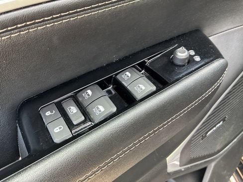 Used 2024 Jeep Wagoneer Series III image 12