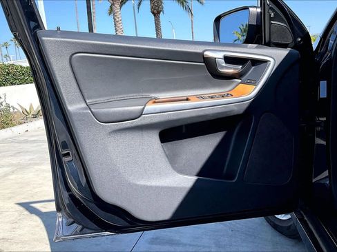 Used 2017 Volvo XC60 T5 Inscription image 20