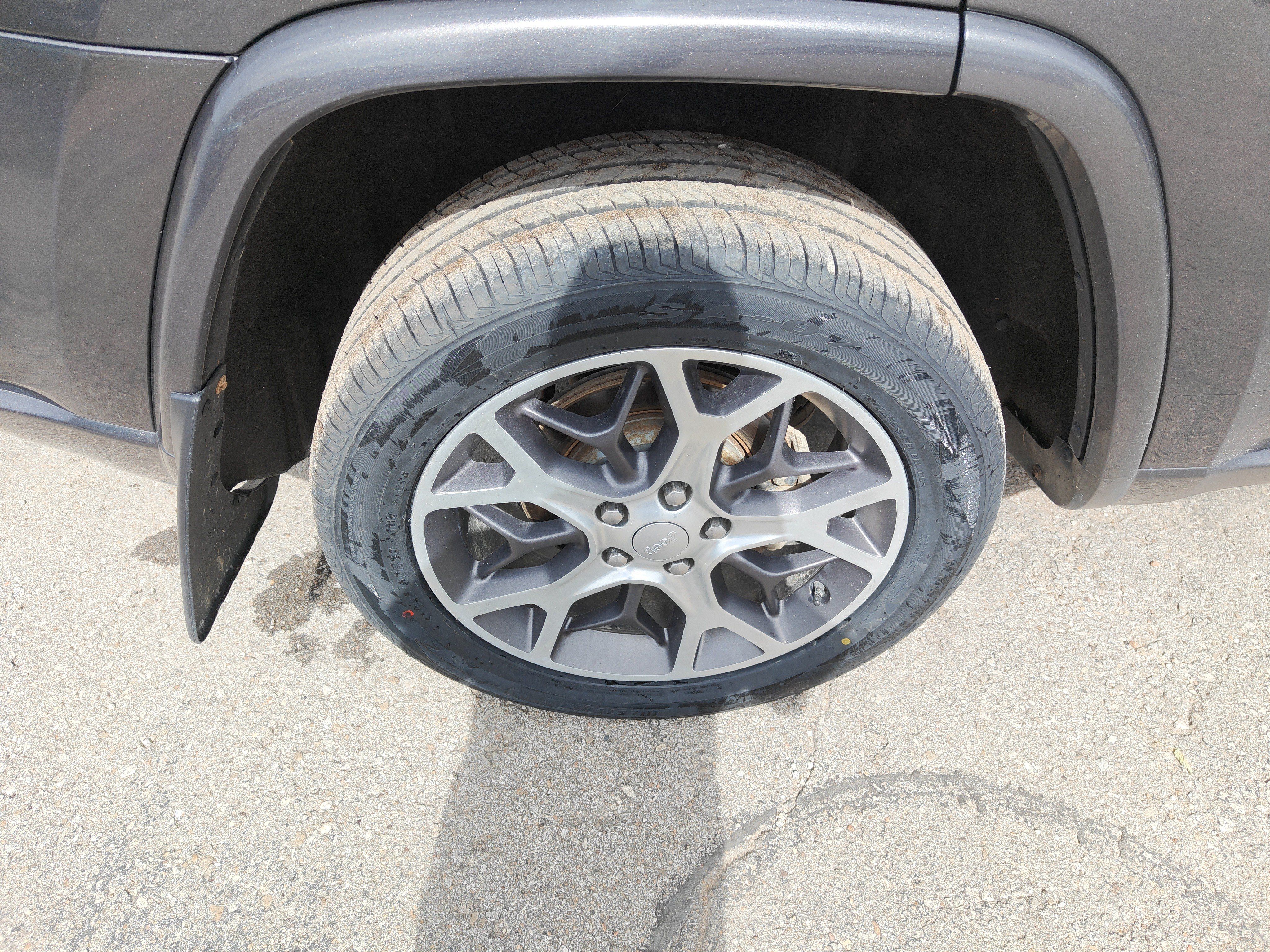 Used 2018 Jeep Grand Cherokee Limited AWD/4WD image 15