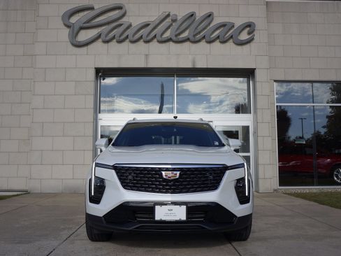 Used 2024 Cadillac XT4 Premium Luxury image 13