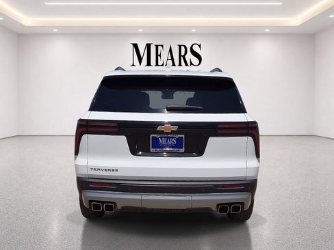 Used 2025 Chevrolet Traverse LT FWD image 4