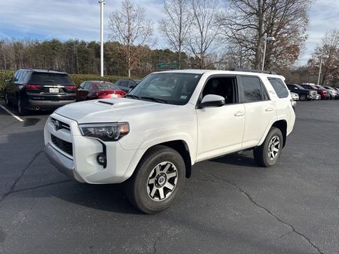 Used 2024 Toyota 4Runner TRD Off-Road image 2