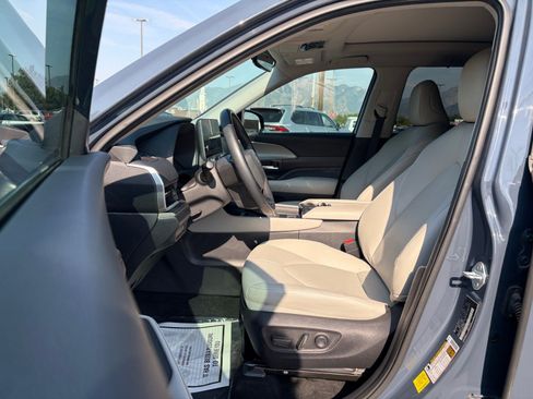 Certified 2024 Toyota Grand Highlander AWD image 11