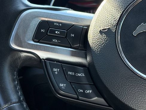 Used 2019 Ford Mustang Convertible RWD image 28