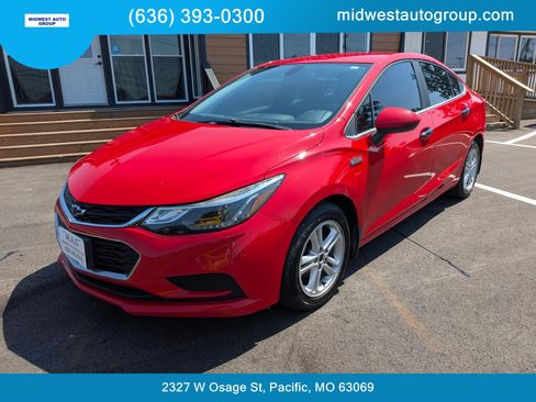 Used 2017 Chevrolet Cruze LT w/ Convenience Package FWD image 1