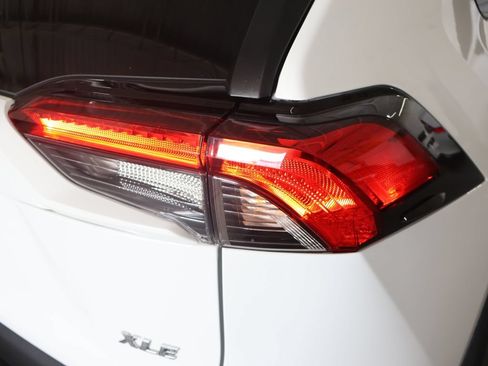 Used 2022 Toyota RAV4 XLE FWD image 30