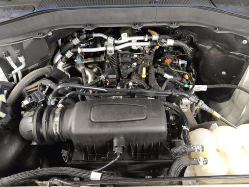 Used 2022 Ford Explorer XLT AWD/4WD image 31