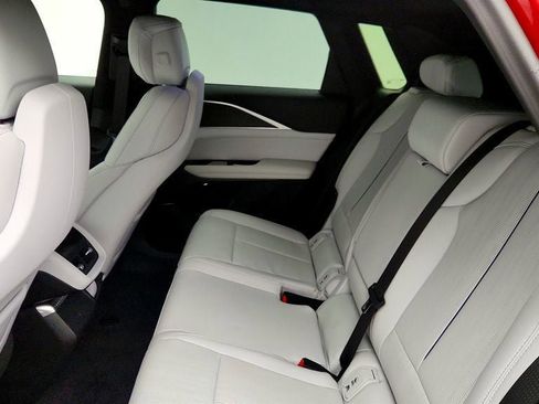 Used 2024 Cadillac Lyriq Luxury image 21