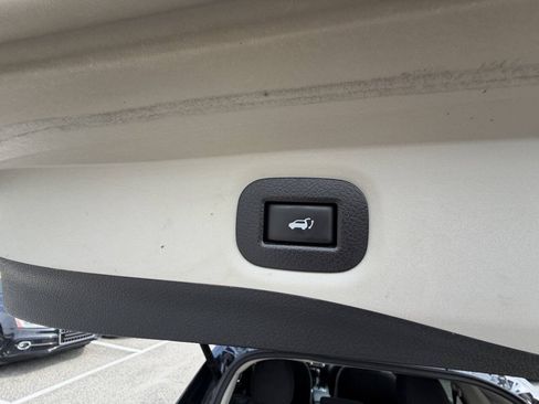 Used 2015 Nissan Rogue SV w/ SV Premium Package AWD/4WD image 22