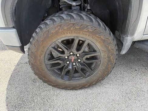 Used 2024 GMC Sierra 1500 AT4 w/ Technology Package AWD/4WD image 2