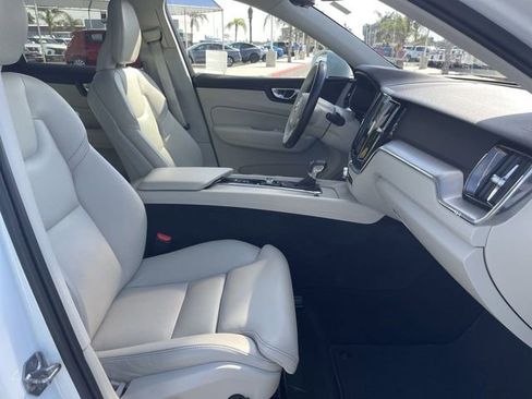 Used 2019 Volvo XC60 T5 Momentum w/ Premium Package image 28