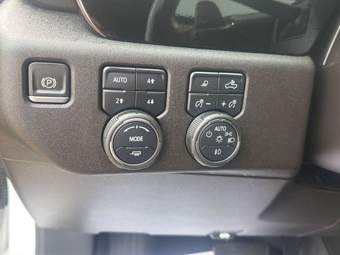 Used 2022 Chevrolet Silverado 1500 High Country w/ High Country Premium Package AWD/4WD image 19