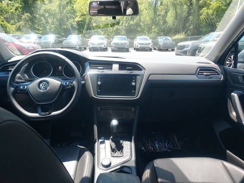 Used 2020 Volkswagen Tiguan SE w/ Panoramic Sunroof Package AWD/4WD image 9