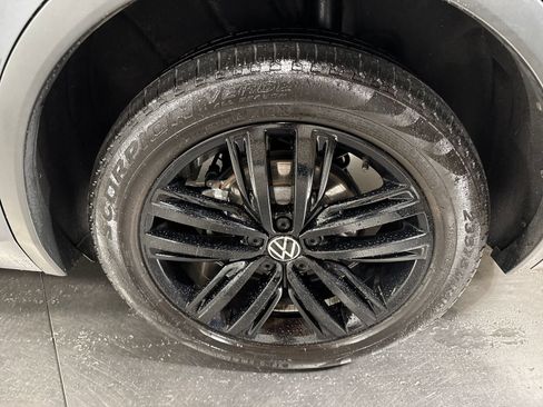 Used 2022 Volkswagen Tiguan SE R-Line AWD/4WD image 12
