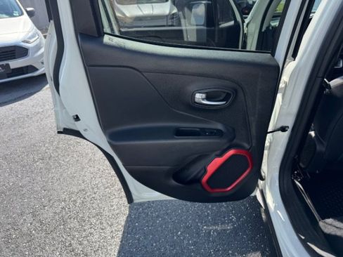 Used 2018 Jeep Renegade Trailhawk AWD/4WD image 13