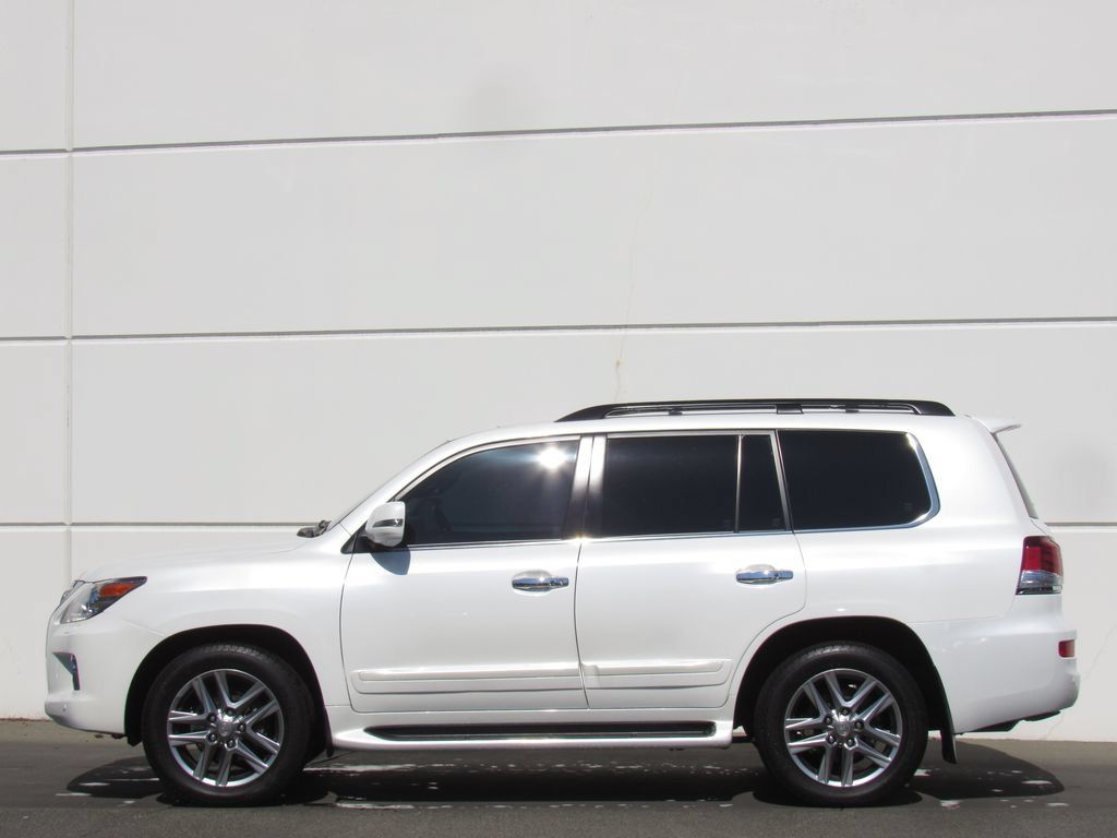 Used 2015 Lexus LX 570 4WD w/ Luxury Package image 4
