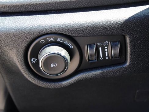 New 2026 Chrysler Pacifica Select AWD/4WD image 30
