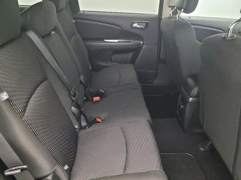 Used 2018 Dodge Journey SE image 19