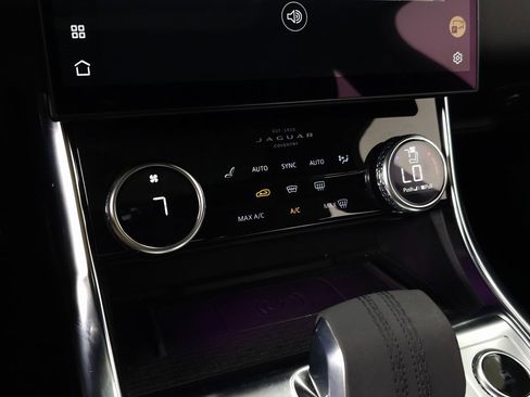 Used 2022 Jaguar XF R-Dynamic SE image 36