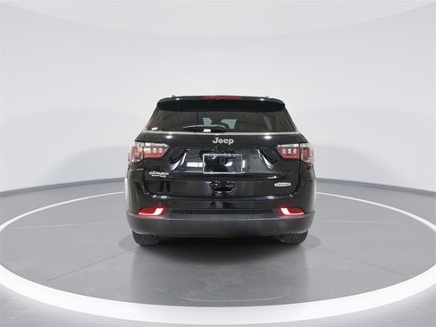 Used 2022 Jeep Compass Latitude image 7