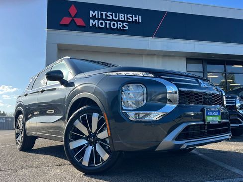 New 2026 Mitsubishi Outlander SEL image 2