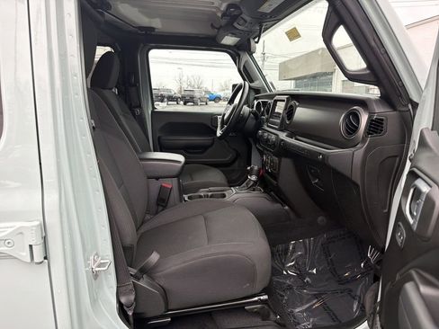 Used 2023 Jeep Wrangler Unlimited w/ Cold Weather Group image 16