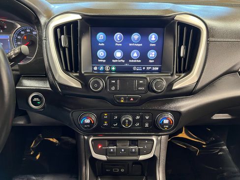 Used 2024 GMC Terrain SLT image 17