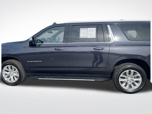 Used 2023 Chevrolet Suburban Premier image 2