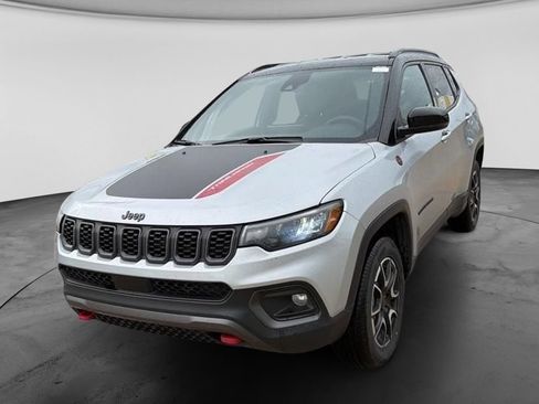 Used 2025 Jeep Compass Trailhawk AWD/4WD image 5