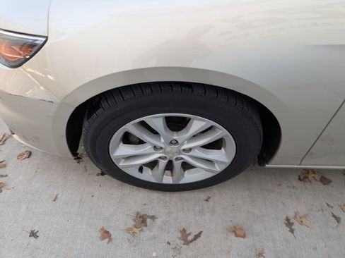 Used 2016 Chevrolet Malibu LT image 9