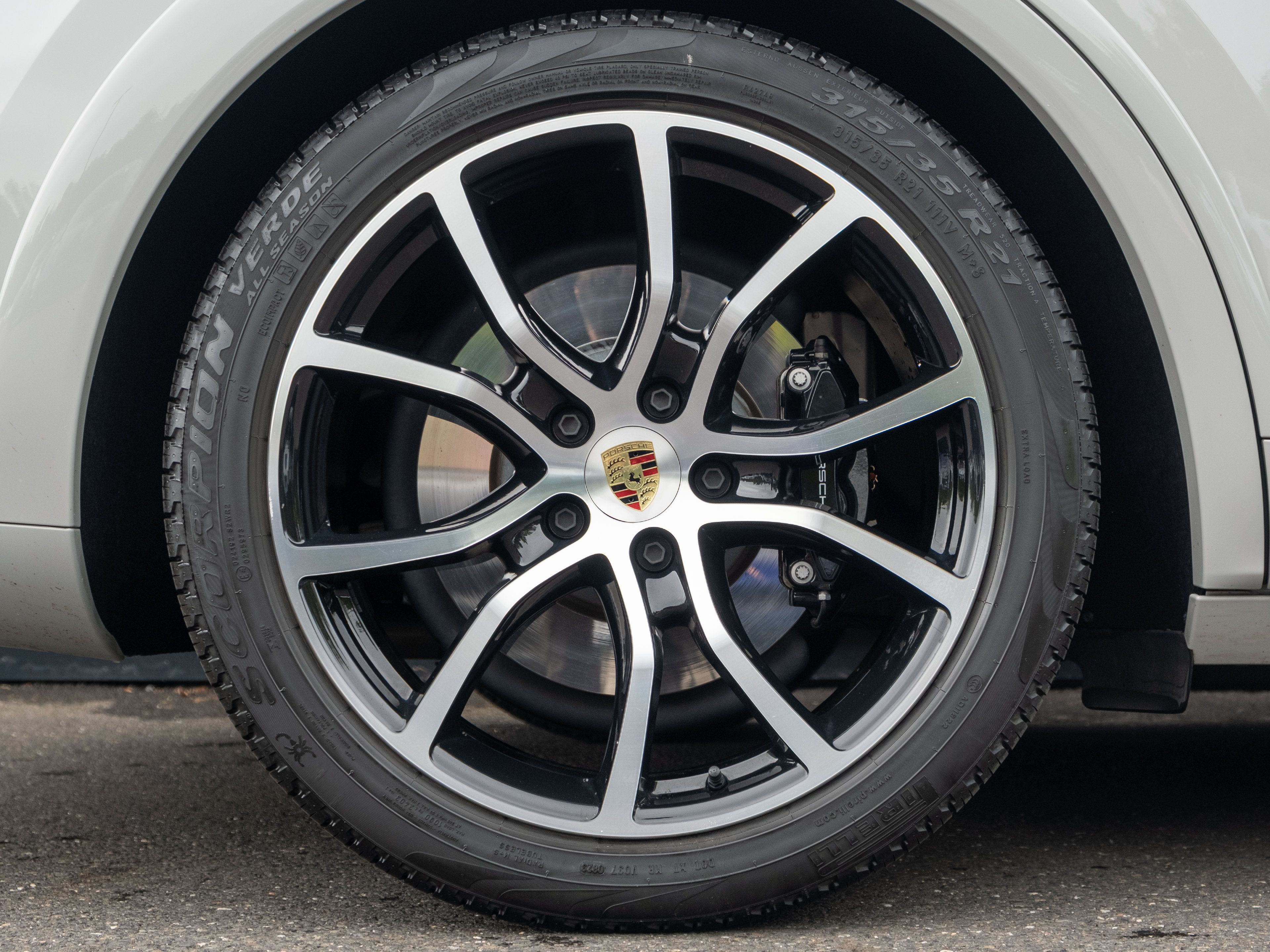 Certified 2023 Porsche Cayenne Turbo AWD/4WD image 14