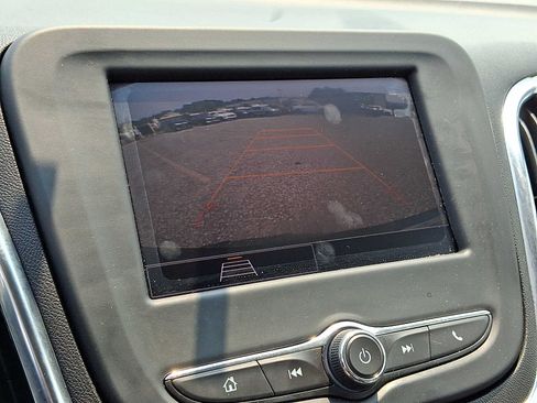 Used 2023 Chevrolet Equinox LS AWD/4WD image 17