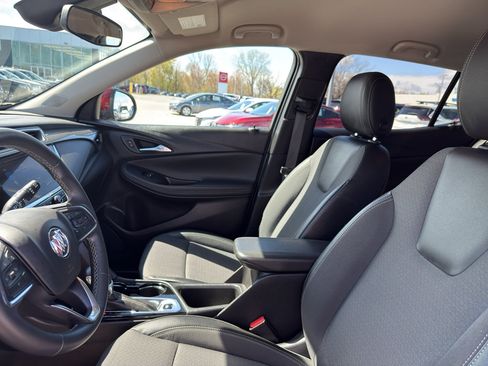 Used 2023 Buick Encore GX Select w/ Sport Touring Package FWD image 27