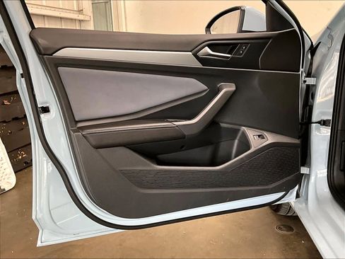 Used 2025 Volkswagen Jetta SE w/ Sunroof Package image 25