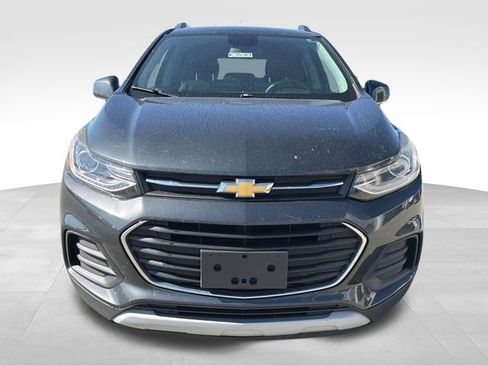 Used 2018 Chevrolet Trax LT w/ LT Convenience Package FWD image 2